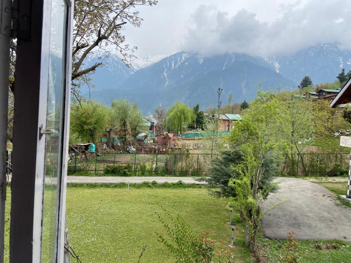 Pk Cottage Pahalgam Exterior photo