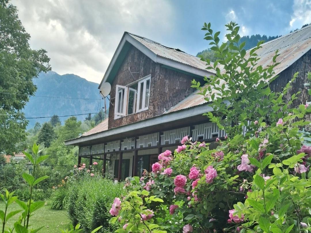 Pk Cottage Pahalgam Exterior photo